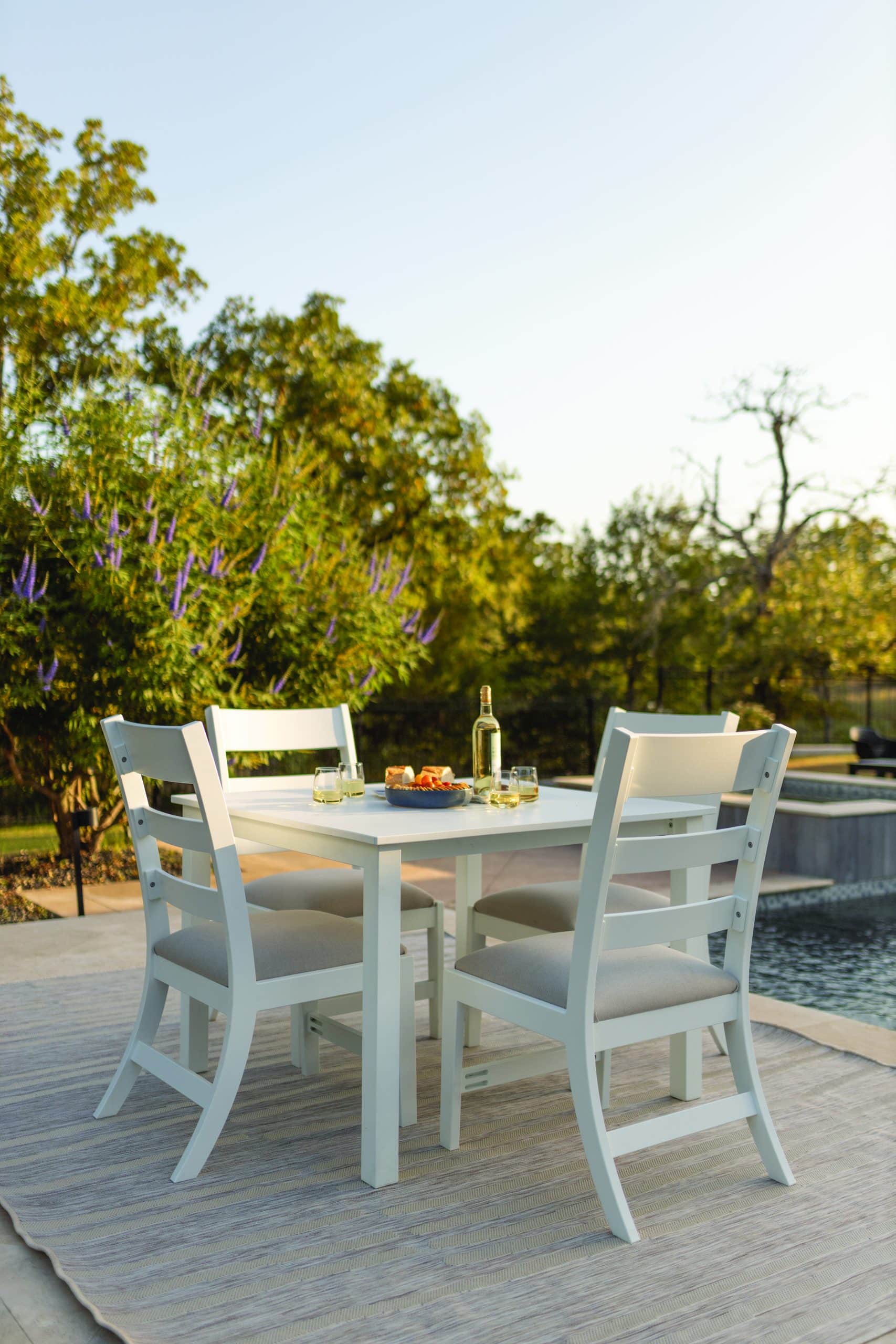 42x42 Berkley Expandable Outdoor Table Set w/ Parker Side Chairs